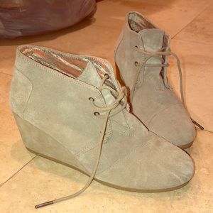 Comfy, Tom’s wedges